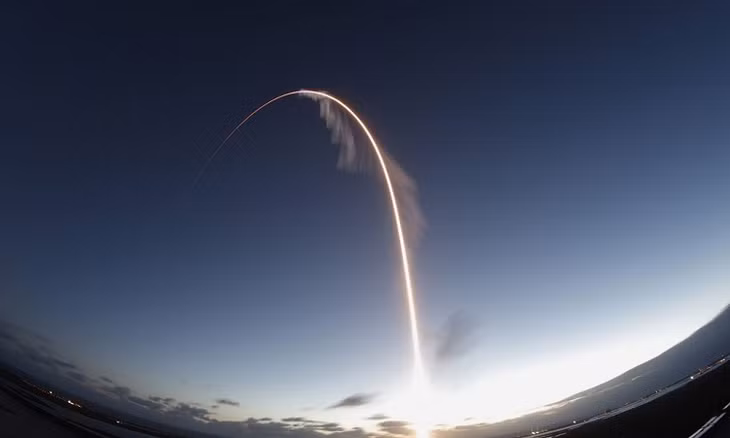 Tên lửa Atlas V khai hỏa thành công đưa tàu Starliner bay lên quỹ đạo. Ảnh: AP.