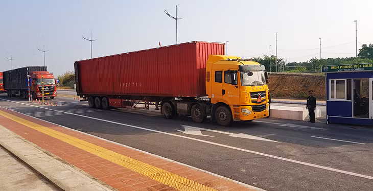 Từ khi thông quan hàng hóa qua cầu Bắc Luân II, góp phần không nhỏ hoạt động XNK qua địa bàn TP Móng Cái