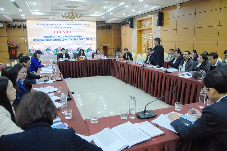 Đại diện Ủy ban MTTQ các huyện, thị xã, thành phố và các hòa giải viên tại cơ sở tham gia hội thảo trao đổi kinh nghiệm do Cơ quan Khối MTTQ và các tổ chức CT-XH tỉnh tổ chức, tháng 12/2019.