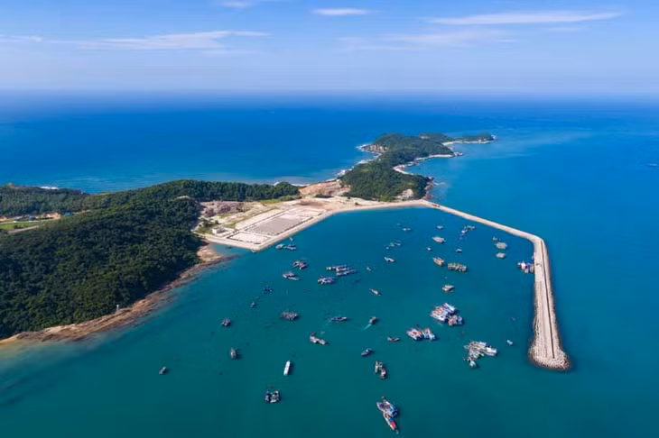 &nbsp;Khu hậu cần nghề cá Cô Tô. Ảnh: Thành Chung&nbsp;