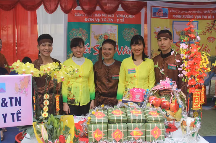 Ba năm trở lại đây, Công ty CP than Núi Béo luôn tổ chức hội thi gói bánh chưng xanh cho thợ mỏ.