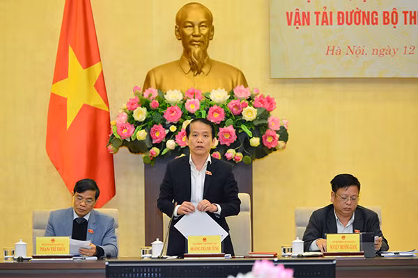 Chủ nhiệm UB Pháp luật Hoàng Thanh Tùng điều hành phiên giải trình