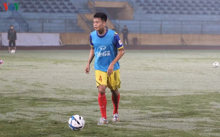 Trung vệ: Nguyễn Thành Chung