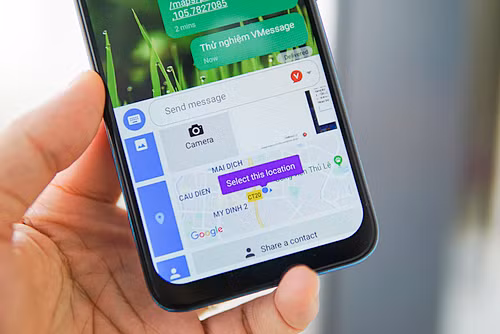 VMessage có sẵn nhiều tính năng như chia sẻ ảnh, vị trí, giọng nói, chat nhóm. Khi nhắn tin với người dùng Vmessage, nút gửi tin nhắn sẽ chuyển thành chữ "V" màu đỏ. Ảnh: Lưu Quý