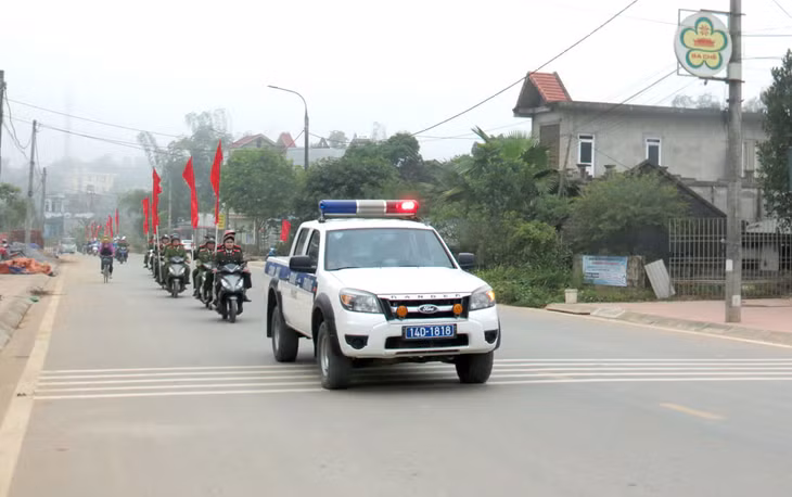 Các lực lượng xuống đường, diễu hành làm nhiệm vụ