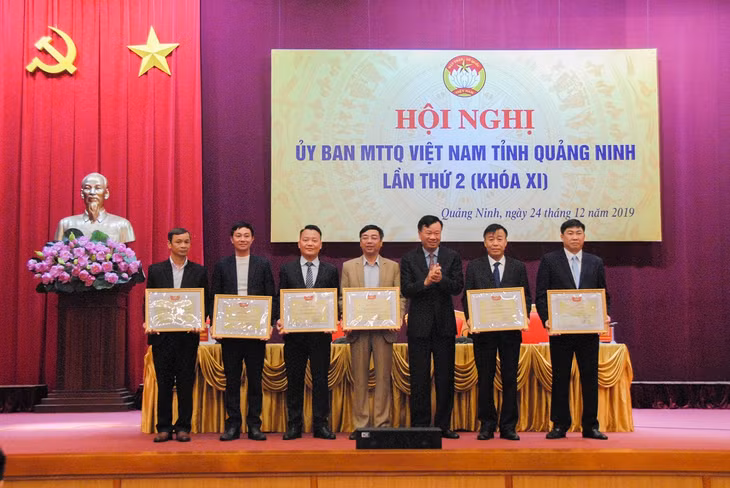 Các tập thể, cá nhân có thành tích xuất sắc được nhận bằng khen của Trung ương Ủy ban MTTQ Việt Nam.