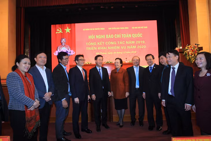 Trưởng Ban Tuyên giáo Trung ương Võ Văn Thưởng, Phó Thủ tướng Vũ Đức Đam cùng các đại biểu dự hội nghị. Ảnh VGP/Đình Nam