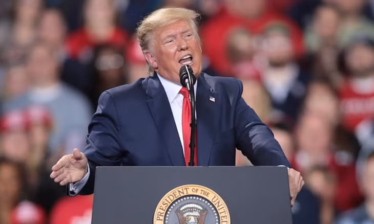 Trump phát biểu trước người ủng hộ tại bang Michigan hôm 19/12. Ảnh: AFP.