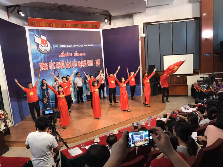 Các hoạt động văn nghệ được tổ chức thường xuyên.