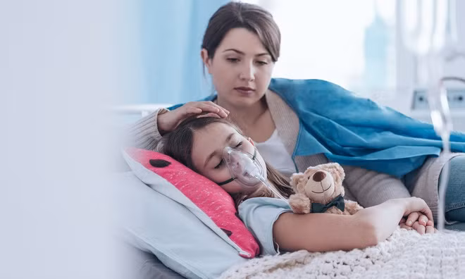U xơ nang: Đây là bệnh di truyền kéo dài suốt đời có thể gây nhiễm trùng phổi dai dẳng và làm giảm khả năng thở theo thời gian. Các nhà nghiên cứu tại Đại học Washington (Mỹ) phát hiện mối quan hệ đáng kể giữa lượng hạt mịn trong không khí với số lượng ca nhiễm trùng phổi liên quan u xơ nang. Mức độ ô nhiễm không khí cao có thể gây ra và làm trầm trọng thêm sự phát triển của căn bệnh này. (Ảnh: Dailymail)