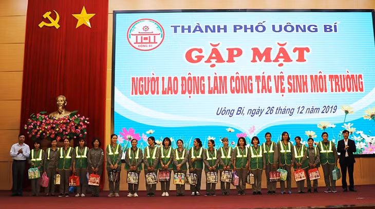 Thành phố Uông Bí khen thưởng 5 tập thể và 10 cá nhân có thành tích tốt trong công tác vệ sinh môi trường trên địa bàn TP Uông Bí