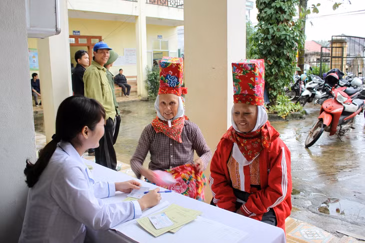 Không chỉ làm tốt công tác chuyên môn tại đơn vị, Bệnh viện Đa khoa tỉnh còn tích cực tổ chức khám chữa bệnh lưu động cho người dân ở vùng sâu, vùng xa còn nhiều khó khăn của tỉnh.
