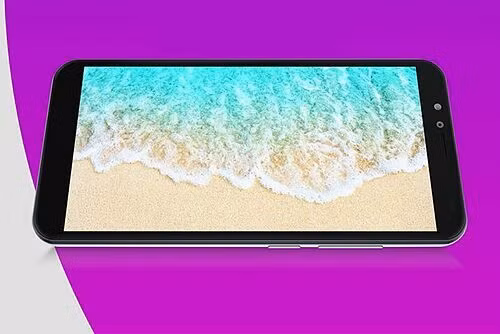 Về thiết kế, sản phẩm vẫn có ngoại hình tương tự thế hệ trước, với vỏ nhựa, cổng kết nối micro USB, giắc tai nghe 3,5mm.
