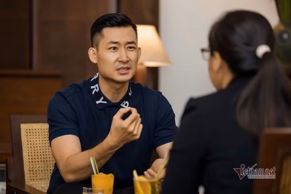 Nam diễn viên sinh năm 1988 có sở thích đặc biệt là đi du lịch. Anh không nhớ mình đã đi bao nhiêu nước và thời gian sống ở nước ngoài nhiều hơn ở Việt Nam. 