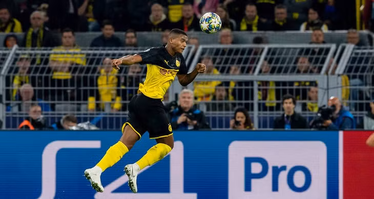 Trung vệ: Manuel Akanji