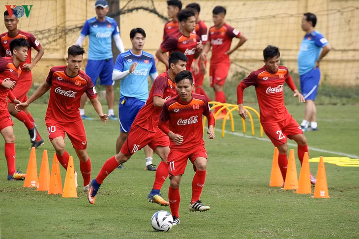 Tiền vệ trung tâm: Triệu Việt Hưng