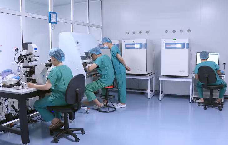 Là bệnh viện chuyên khoa hạng II, tuyến chuyên môn cao nhất về khám, chữa bệnh (KCB) trong lĩnh vực sản - phụ khoa và nhi khoa của tỉnh, Bệnh viện Sản Nhi Quảng Ninh đã và đang đầu tư trang thiết bị, nhân lực, ứng dụng nhiều dịch vụ kỹ thuật mới, hiện đại trong quá trình chăm sóc sức khỏe bà mẹ và trẻ em, từng bước tạo sự hài lòng cho người bệnh.