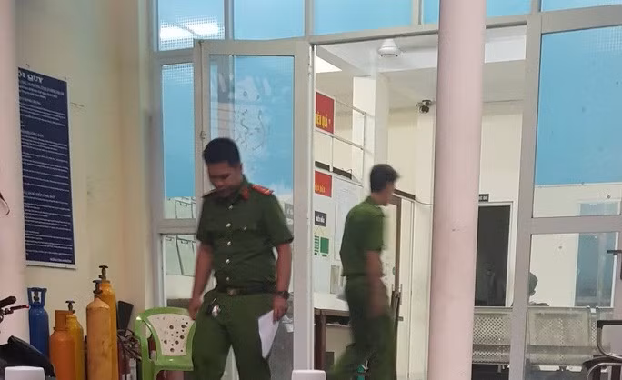 Lực lượng công an thời điểm lấy lời khai của chị Th. tại bệnh viện