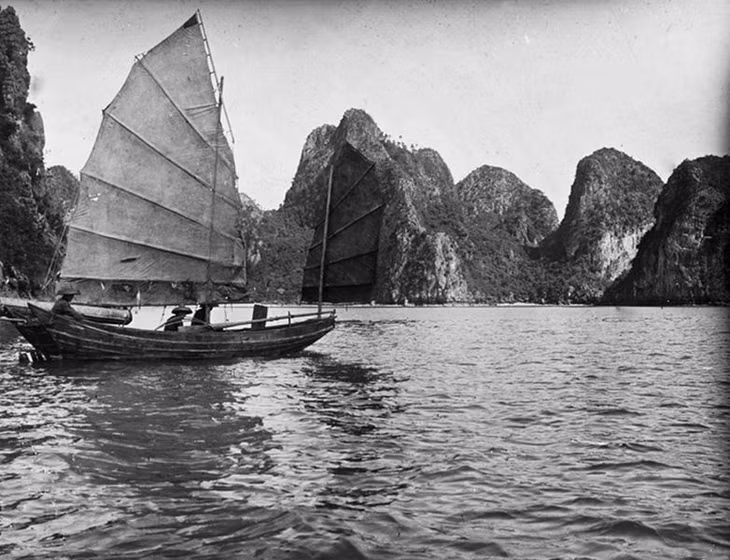 Buồm mành Hạ Long qua tư liệu của Pháp chụp trước 1954. Nguồn: Viện Viễn đông Bác Cổ.