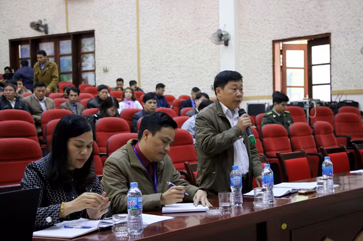 Trưởng phòng Nông nghiệp và PTNT Hoàng Xuân Tân trả lời kiến nghị của cử tri tại Hội nghị giao ban được tổ chức vào 23/1. 