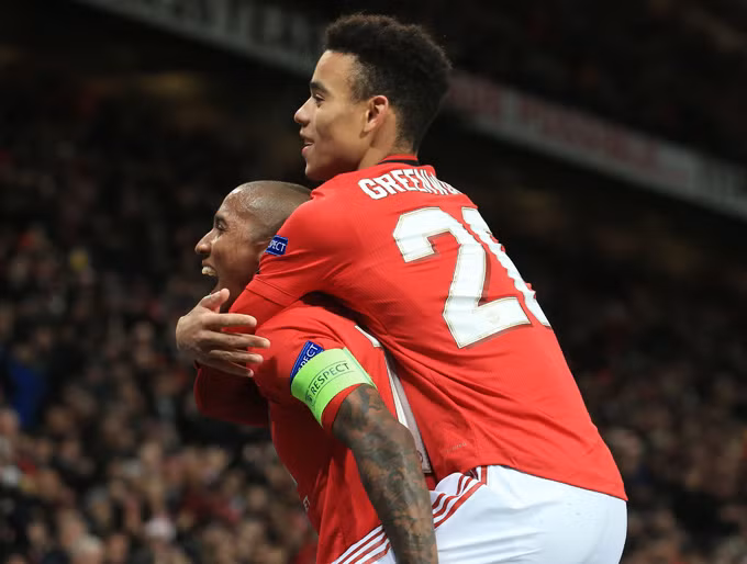 Ashley Young ghi bàn thắng đầu tiên ở mùa giải này cho M.U.