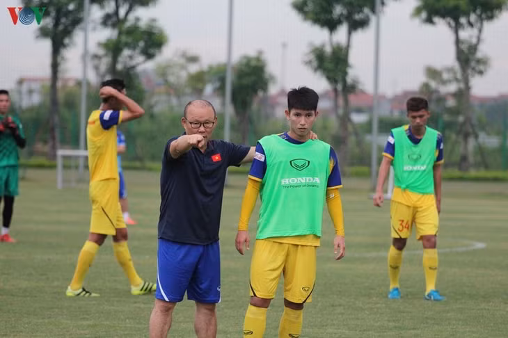 Tiền vệ tấn công: Nguyễn Trọng Hùng