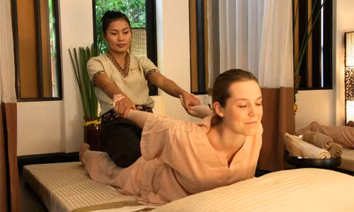 Giá một giờ massage từ 5 USD cho một cửa hàng bình dân, và lên đến 100 USD tại những spa cao cấp tại Thái Lan. Ở một số thành phố đắt đỏ như London, New York hay Hong Kong, các chuyên gia trị liệu có thể thu phí cao gấp hai hoặc ba lần. Ảnh: Culture Trip.