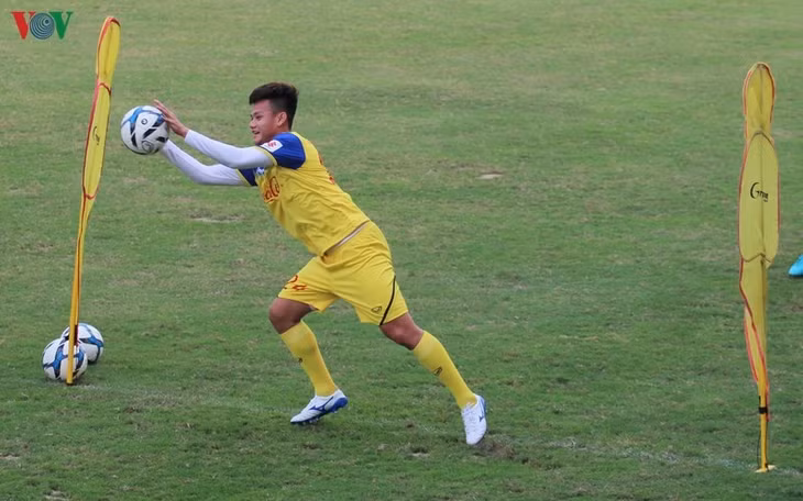 Hậu vệ phải: Hồ Tấn Tài
