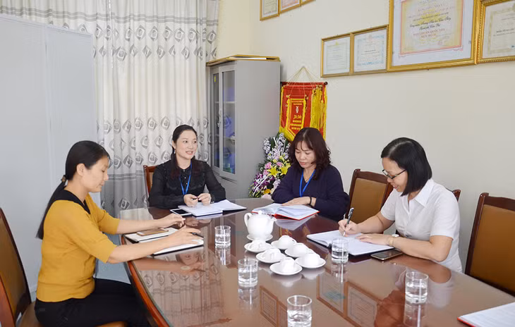 Ban giám hiệu Trường Tiểu học Cẩm Thủy, TP Cẩm Phả họp với Ban đại diện CMHS trường triển khai nhiệm vụ năm học.