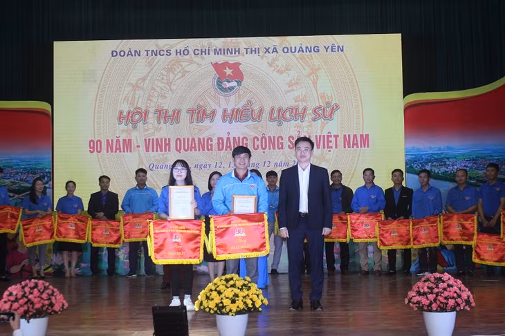Ban tổ chức đã trao giải Nhất cho 2 đội Đoàn xã Hiệp Hòa và Đoàn trường THPT Bạch Đằng.