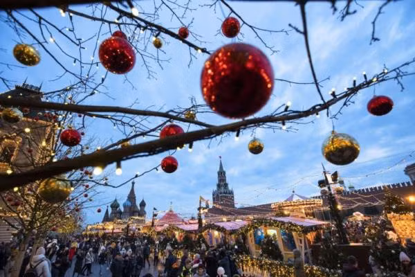 Người Moscow đang phải trải qua mùa đông kỳ lạ nhất nhiều năm trở lại đây khi không có tuyết rơi. (Ảnh: AP)
