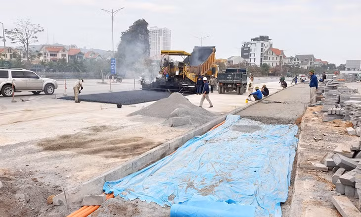 Đường Trần Quốc Nghiễn khu vực qua Cung Quy hoạch vẫn đang ngổn ngang