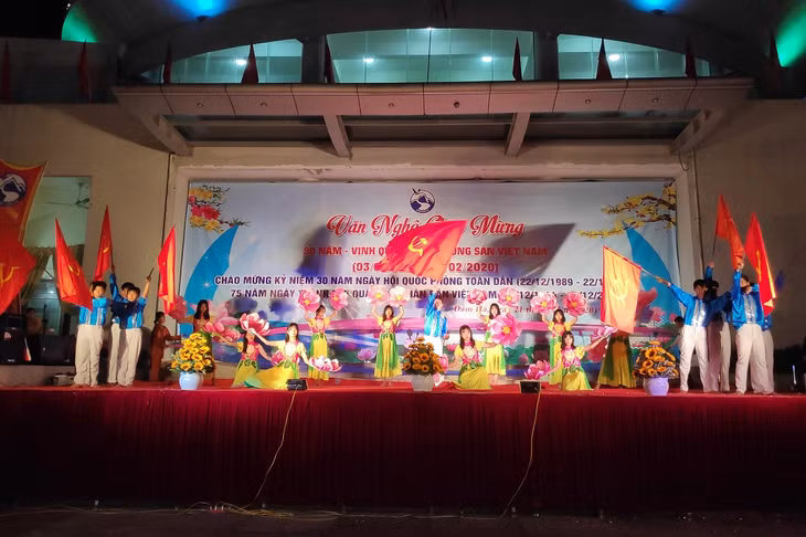 Huyện Đầm Hà tổ chức chương trình chào mừng 90 năm Vinh quang Đảng Cộng sản Việt Nam, 30 năm ngày hội Quốc phòng toàn dân, tháng 12/2019.