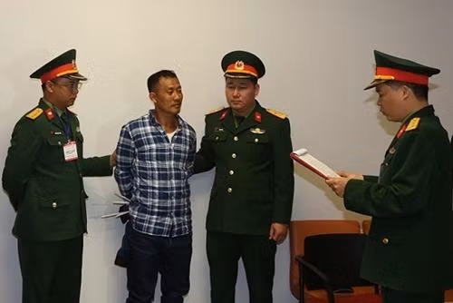 Bị cáo Hùng lúc bị bắt.