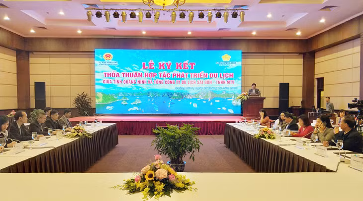 Quanh cảnh buổi lễ