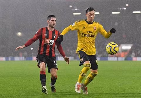 Oezil được kỳ vọng sẽ hồi sinh dưới thời tân thuyền trưởng Arteta