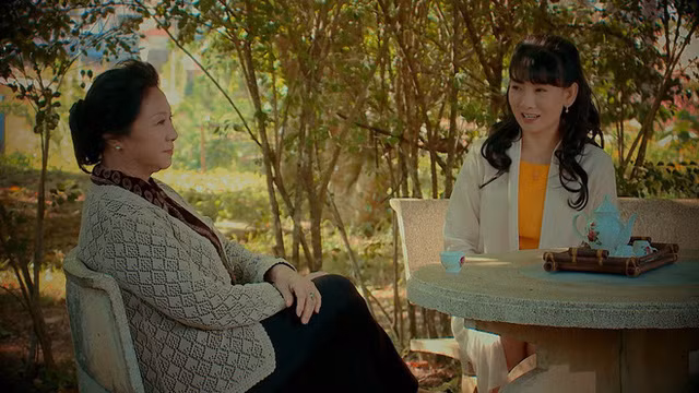 Nói về vai diễn lần này trong phim Nước mắt loài cỏ dại, NSND Minh Đức cho biết một lần nữa bà lại được giao cho vai diễn quý tộc, danh giá.