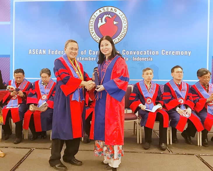 Bác sĩ Nguyễn Thị Thoa được kết nạp là thành viên của Liên đoàn Tim mạch Đông Nam Á (AFCC). (Ảnh do nhân vật cung cấp)