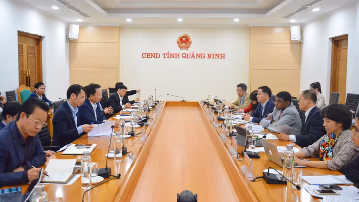 Quang cảnh buổi làm việc.
