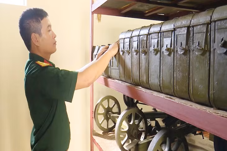 Với cương vị thủ kho, Đại úy Lê Đức Tuấn luôn tận tụy, trách nhiệm với công việc. 