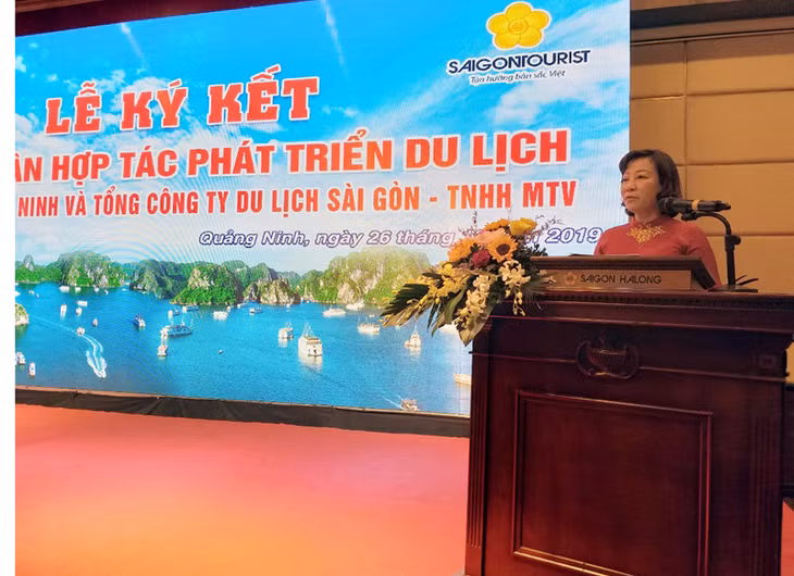Đồng chí Vũ Thị Thu Thuỷ, Phó Chủ tịch UBND tỉnh phát biểu tại buổi lễ ký kết