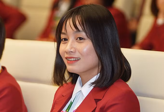 Nữ tuyển thủ Hoàng Thị Loan chia sẻ vinh dự khi cùng đồng đội giành tấm huy chương vàng thứ sáu của bóng đá nữ Việt Nam tại SEA games.