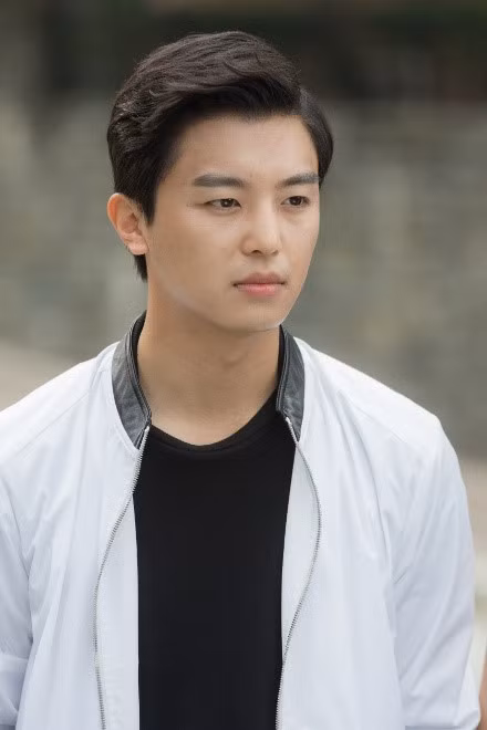 Yeon Woo Jin một lần nữa chứng minh khả năng diễn xuất của mình thông qua lối diễn xuất mới mẻ và hài hước.