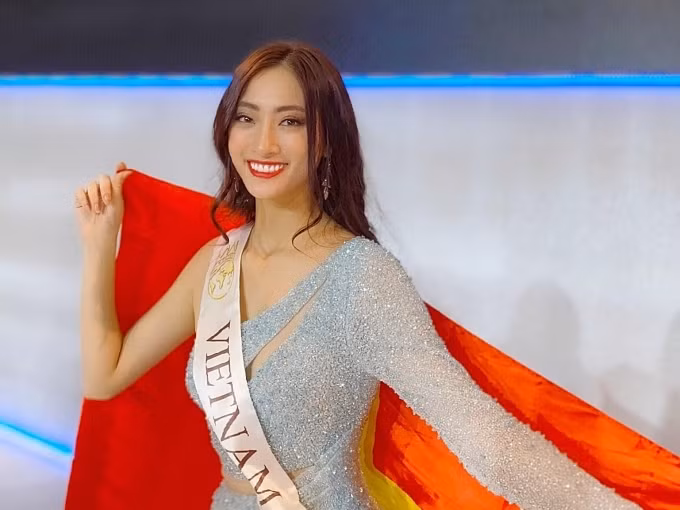 Lương Thùy Linh tự hào khi lọt Top 12 Hoa hậu Thế giới 2019.