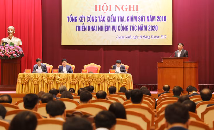 Bí thư Tỉnh ủy, Chủ tịch HĐND tỉnh Nguyễn Xuân Ký chỉ đạo tại hội nghị.