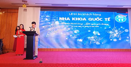 Ông Vũ Duy Bắc - TGĐ Nha khoa Quốc tế Quảng Ninh phát biểu tri ân khách hàng