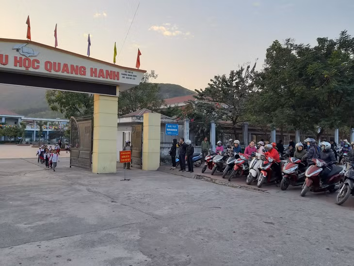 Mô hình “Cổng trường an toàn giao thông” ở Trường Tiểu học Quang Hanh