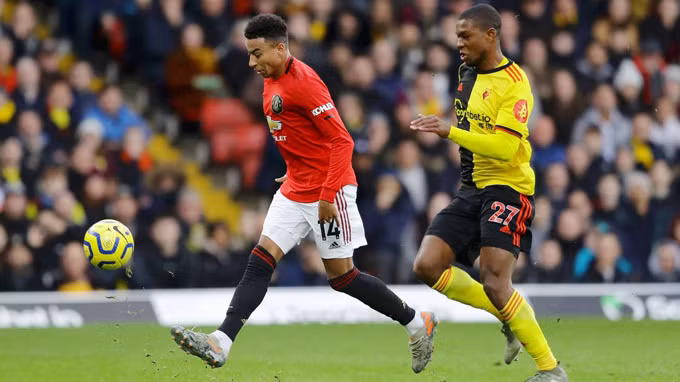 Lingard bỏ lỡ cơ hội trong hiệp 1.