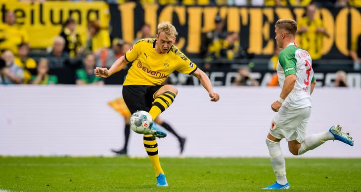 Tiền vệ trái: Julian Brandt