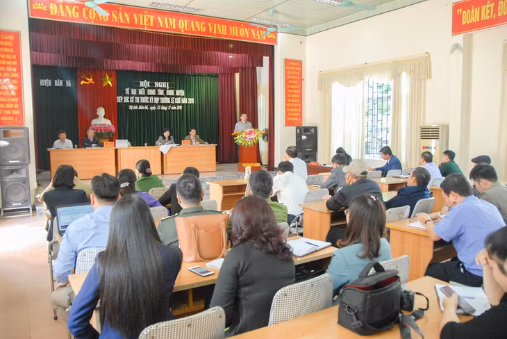 Tổ đại biểu HĐND tỉnh, HĐND huyện Đầm Hà tiếp xúc cử tri tại thị trấn Đầm Hà, tháng 11/2019. 